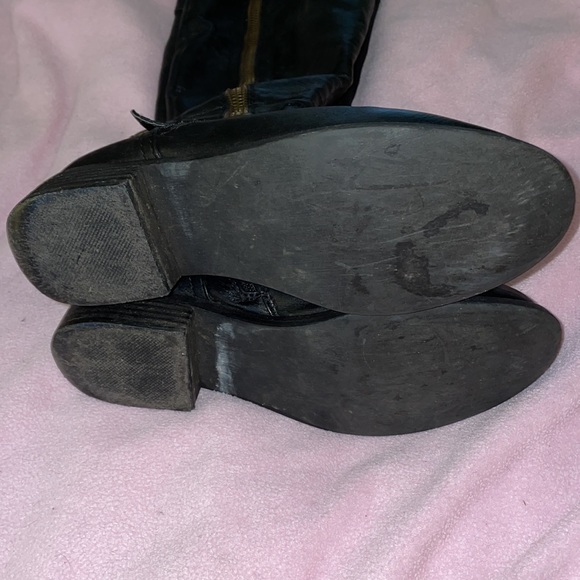 Size 7 1/2 Steve Madden tall black leather boots. - Picture 4 of 4